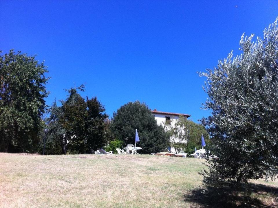 Вилла Agriturismo Il Palazzaccio Галлиано Экстерьер фото